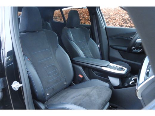 BMW iX2 eDrive20 High Executive M Sport / Panoramadak / Sportstoelen / M Adaptief onderstel / Comfort Acc... ActivLease financial lease