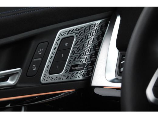 BMW iX2 eDrive20 High Executive M Sport / Panoramadak / Sportstoelen / M Adaptief onderstel / Comfort Acc... ActivLease financial lease