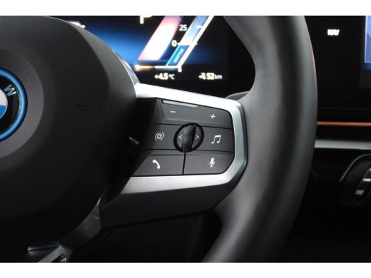 BMW iX2 eDrive20 High Executive M Sport / Panoramadak / Sportstoelen / M Adaptief onderstel / Comfort Acc... ActivLease financial lease