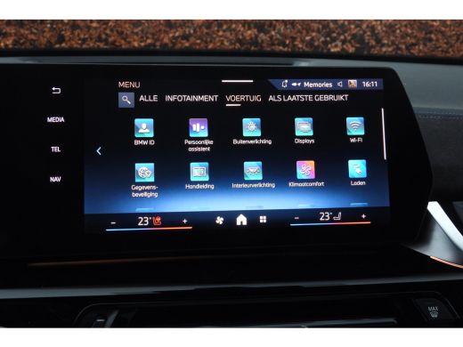 BMW iX2 eDrive20 High Executive M Sport / Panoramadak / Sportstoelen / M Adaptief onderstel / Comfort Acc... ActivLease financial lease