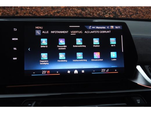 BMW iX2 eDrive20 High Executive M Sport / Panoramadak / Sportstoelen / M Adaptief onderstel / Comfort Acc... ActivLease financial lease