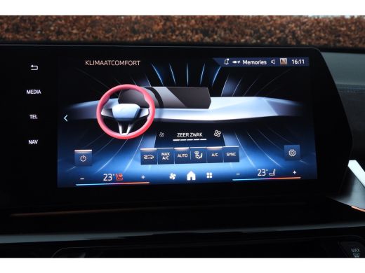 BMW iX2 eDrive20 High Executive M Sport / Panoramadak / Sportstoelen / M Adaptief onderstel / Comfort Acc... ActivLease financial lease