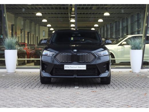 BMW iX2 eDrive20 High Executive M Sport / Panoramadak / Sportstoelen / M Adaptief onderstel / Comfort Acc... ActivLease financial lease