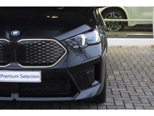 BMW iX2 eDrive20 High Executive M Sport / Panoramadak / Sportstoelen / M Adaptief onderstel / Comfort Acc... ActivLease financial lease