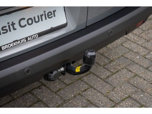 Ford E-Transit Courier Limited 44 kWh | DIRECT LEVERBAAR | Trekhaak | Adapt. Cruise | Dodehoek Detectie | Camera | Winte... ActivLease financial lease