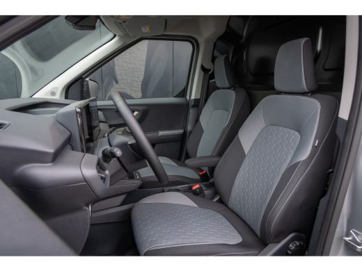 Ford E-Transit Courier Limited 44 kWh | DIRECT LEVERBAAR | Trekhaak | Adapt. Cruise | Dodehoek Detectie | Camera | Winte... ActivLease financial lease