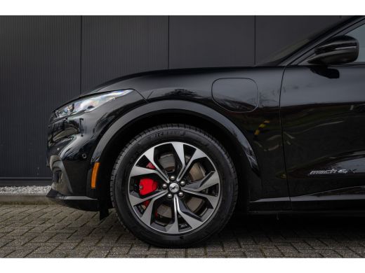 Ford Mustang Mach-E Mach-E Extended AWD 98 kWh | Panoramadak | B&O Audio | BTW -auto | Electrische achterklep | Camer... ActivLease financial lease