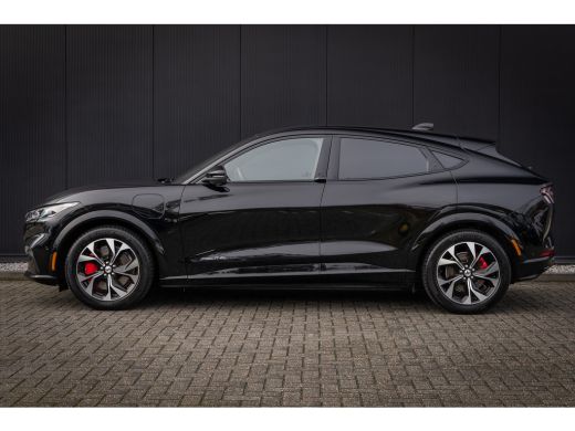 Ford Mustang Mach-E Mach-E Extended AWD 98 kWh | Panoramadak | B&O Audio | BTW -auto | Electrische achterklep | Camer... ActivLease financial lease