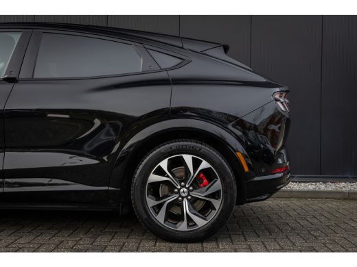 Ford Mustang Mach-E Mach-E Extended AWD 98 kWh | Panoramadak | B&O Audio | BTW -auto | Electrische achterklep | Camer... ActivLease financial lease