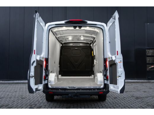 Ford Transit 350 2.0 TDCI L3H2 Trend | Nieuw model | Parkeercamera | Bijrijdersbank | Trekhaak | Stoel & stuur... ActivLease financial lease