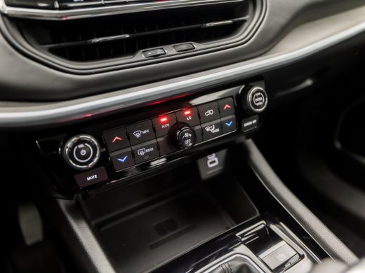 Jeep Compass 4xe 190 Plug-in Hybrid Electric Night Eagle Automaat (VIRTUAL COCKPIT, APPLE CARPLAY, STUUR/STOEL... ActivLease financial lease