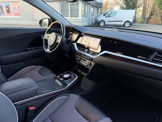 Kia e-Niro Aut. DynamicPlusLine 64kWh 3-Fase | 100% SOH | Navi | Camera ActivLease financial lease
