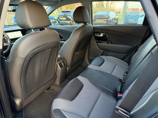 Kia e-Niro Aut. DynamicPlusLine 64kWh 3-Fase | 100% SOH | Navi | Camera ActivLease financial lease