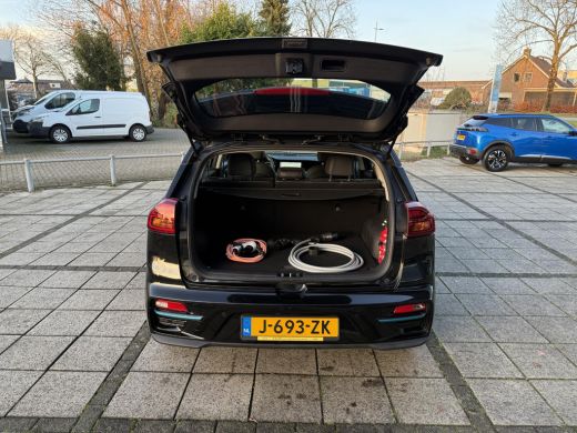 Kia e-Niro Aut. DynamicPlusLine 64kWh 3-Fase | 100% SOH | Navi | Camera ActivLease financial lease