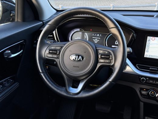 Kia e-Niro Aut. DynamicPlusLine 64kWh 3-Fase | 100% SOH | Navi | Camera ActivLease financial lease
