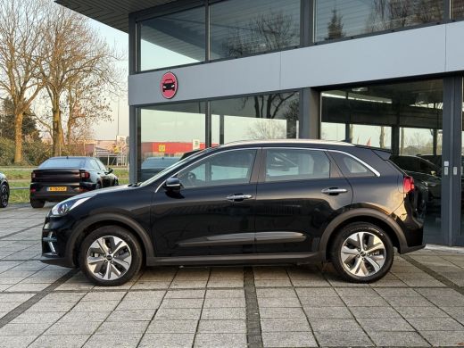 Kia e-Niro Aut. DynamicPlusLine 64kWh 3-Fase | 100% SOH | Navi | Camera ActivLease financial lease