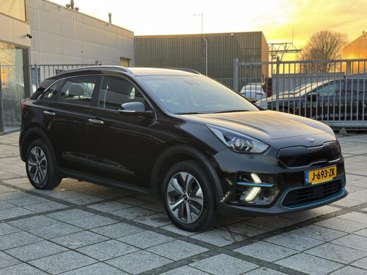Kia e-Niro Aut. DynamicPlusLine 64kWh 3-Fase | 100% SOH | Navi | Camera ActivLease financial lease