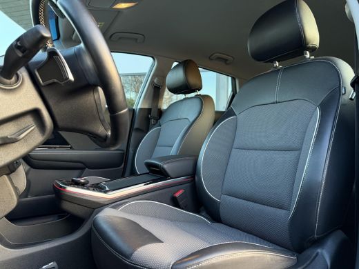 Kia e-Niro Aut. DynamicPlusLine 64kWh 3-Fase | 100% SOH | Navi | Camera ActivLease financial lease
