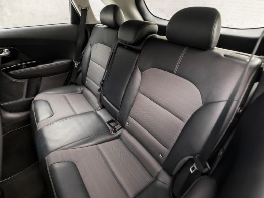 Kia Niro 1.6 GDi Hybrid Dynamic 142Pk Automaat (APPLE CARPLAY, NAVIGATIE, CAMERA, LEDER, SPORTSTOELEN, TRE... ActivLease financial lease