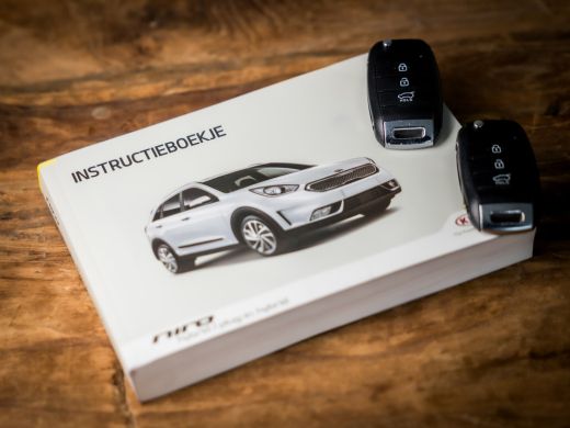 Kia Niro 1.6 GDi Hybrid Dynamic 142Pk Automaat (APPLE CARPLAY, NAVIGATIE, CAMERA, LEDER, SPORTSTOELEN, TRE... ActivLease financial lease