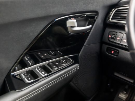 Kia Niro 1.6 GDi Hybrid Dynamic 142Pk Automaat (APPLE CARPLAY, NAVIGATIE, CAMERA, LEDER, SPORTSTOELEN, TRE... ActivLease financial lease