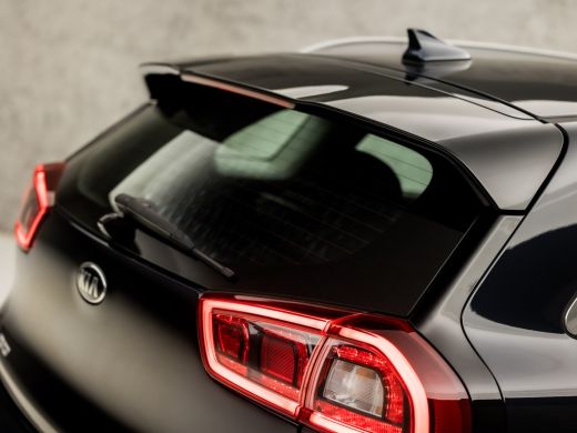 Kia Niro 1.6 GDi Hybrid Dynamic 142Pk Automaat (APPLE CARPLAY, NAVIGATIE, CAMERA, LEDER, SPORTSTOELEN, TRE... ActivLease financial lease