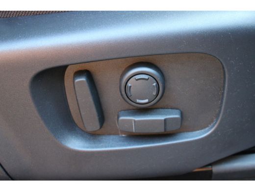 Land Rover Range Rover Evoque 1.5 P300e AWD R-DYNAMIC PANO LEER NAVI 22000KM!!! ActivLease financial lease