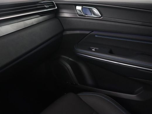 Lynk & Co 01 1.5 Plug In | 19.600 km NAP | Panoramadak | Infinity by Harman | Camera | Adaptive cruise | Stoel... ActivLease financial lease