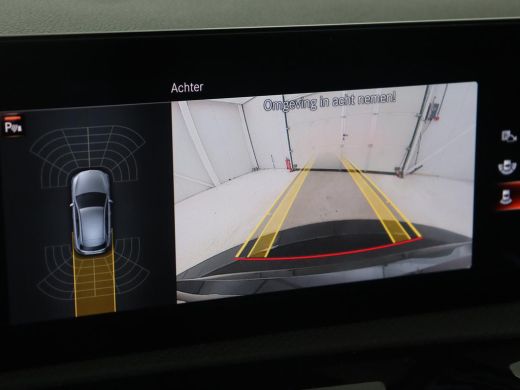 Mercedes-Benz A-Klasse 250e AMG Limited | Carplay | Stoelverwarming | Camera | Leder/Alcantara | Sfeerverlichting | Navi... ActivLease financial lease