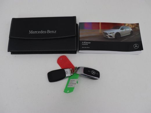 Mercedes-Benz A-Klasse 250e AMG Limited | Carplay | Stoelverwarming | Camera | Leder/Alcantara | Sfeerverlichting | Navi... ActivLease financial lease