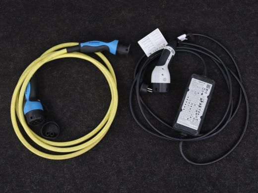 Mercedes-Benz A-Klasse 250e AMG Limited | Carplay | Stoelverwarming | Camera | Leder/Alcantara | Sfeerverlichting | Navi... ActivLease financial lease