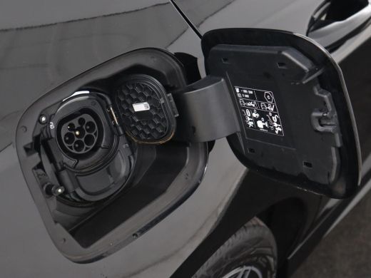 Mercedes-Benz A-Klasse 250e AMG Limited | Carplay | Stoelverwarming | Camera | Leder/Alcantara | Sfeerverlichting | Navi... ActivLease financial lease