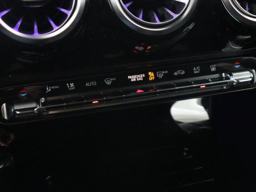 Mercedes-Benz A-Klasse 250e AMG Limited | Carplay | Stoelverwarming | Camera | Leder/Alcantara | Sfeerverlichting | Navi... ActivLease financial lease