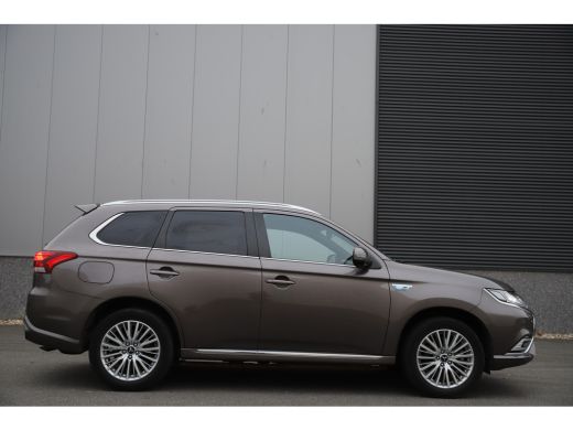 Mitsubishi Outlander 2.4 PHEV 4WD*Instyle*Sunroof/Leder/Adaptive/360Cam/Carplay/Trekhaak ActivLease financial lease