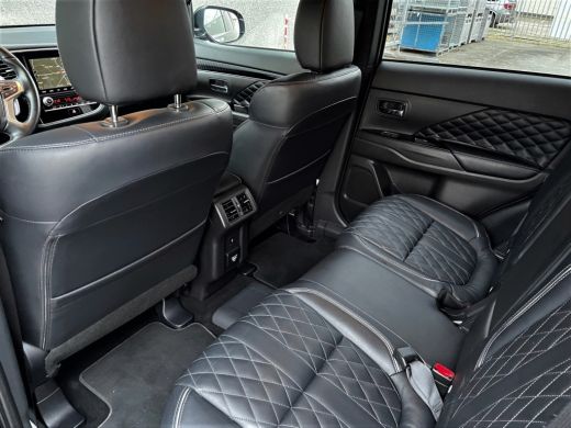Mitsubishi Outlander 2.4 PHEV 4WD*Instyle*Sunroof/Leder/Adaptive/360Cam/Carplay/Trekhaak ActivLease financial lease