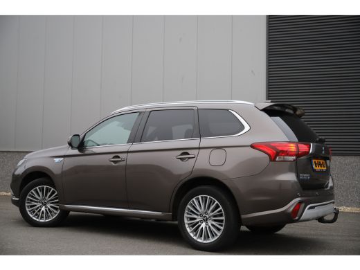 Mitsubishi Outlander 2.4 PHEV 4WD*Instyle*Sunroof/Leder/Adaptive/360Cam/Carplay/Trekhaak ActivLease financial lease