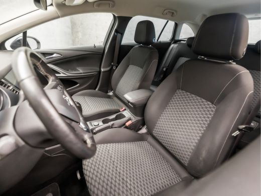 Opel Astra Sports Tourer 1.0 Sport (APPLE CARPLAY, GROOT NAVI, CLIMATE, TREKHAAK, SPORTSTOELEN, GETINT GLAS,... ActivLease financial lease