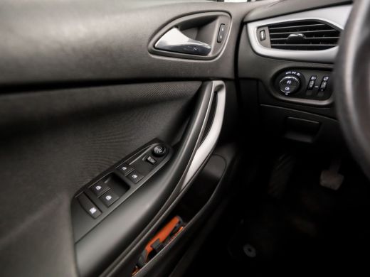 Opel Astra Sports Tourer 1.0 Sport (APPLE CARPLAY, GROOT NAVI, CLIMATE, TREKHAAK, SPORTSTOELEN, GETINT GLAS,... ActivLease financial lease