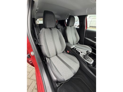 Peugeot 208 100pk Allure Pack (Camera - LED - Automatische Airco - Parkeersensoren V+A - Apple Carplay - Navi... ActivLease financial lease