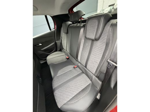 Peugeot 208 100pk Allure Pack (Camera - LED - Automatische Airco - Parkeersensoren V+A - Apple Carplay - Navi... ActivLease financial lease