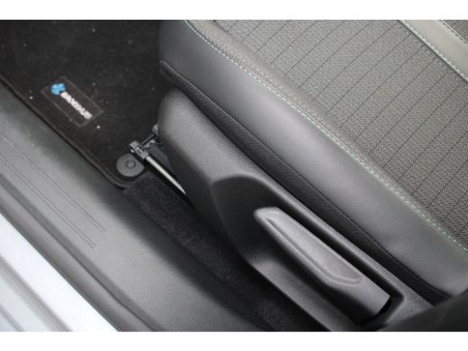 Peugeot 208 1.2 PureTech Allure | Navigatie | Apple carplay | 1e Eigenaar | 39.000km | Parkeersensoren | Lich... ActivLease financial lease