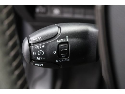 Peugeot 208 1.2 PureTech Allure | Navigatie | Apple carplay | 1e Eigenaar | 39.000km | Parkeersensoren | Lich... ActivLease financial lease