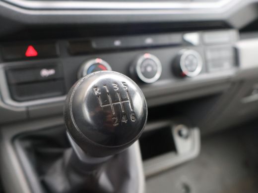 Volkswagen Crafter 35 2.0 TDI 140 PK EURO 6 BAKWAGEN MEUBELBAK + APPLE CARPLAY | AIRCO | GEVEERDE STOEL ActivLease financial lease