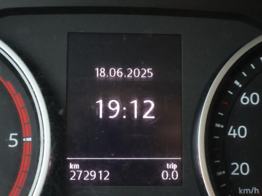 Volkswagen Crafter 35 2.0 TDI 140 PK EURO 6 BAKWAGEN MEUBELBAK + APPLE CARPLAY | AIRCO | GEVEERDE STOEL ActivLease financial lease