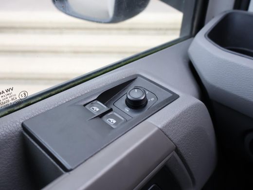 Volkswagen Crafter 35 2.0 TDI 140 PK EURO 6 BAKWAGEN MEUBELBAK + APPLE CARPLAY | AIRCO | GEVEERDE STOEL ActivLease financial lease