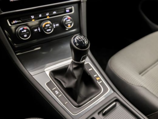 Volkswagen Golf 1.0 TSI Sportline (APPLE CARPLAY, GROOT NAVI, CLIMATE, ADAPTIVE CRUISE, SPORTSTOELEN, LM VELGEN, ... ActivLease financial lease