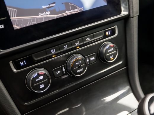 Volkswagen Golf 1.0 TSI Sportline (APPLE CARPLAY, GROOT NAVI, CLIMATE, ADAPTIVE CRUISE, SPORTSTOELEN, LM VELGEN, ... ActivLease financial lease