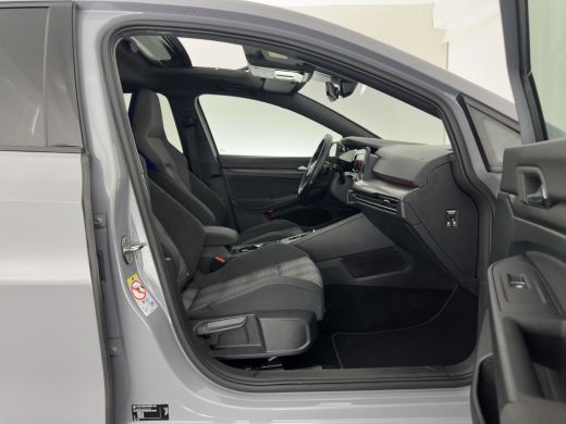 Volkswagen Golf 1.4 eHybrid GTE (INCL-BTW) *PANO | NAVI | CRUISE | VIRTUAL | 18 INCH ALU* ActivLease financial lease