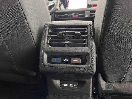 Volkswagen Golf 1.4 eHybrid GTE (INCL-BTW) *PANO | NAVI | CRUISE | VIRTUAL | 18 INCH ALU* ActivLease financial lease