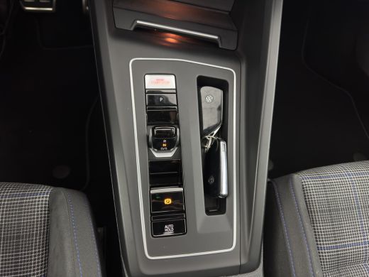 Volkswagen Golf 1.4 eHybrid GTE (INCL-BTW) *PANO | NAVI | CRUISE | VIRTUAL | 18 INCH ALU* ActivLease financial lease
